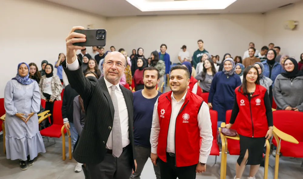 Başkan Pekyatırmacı gençlerle bir araya geldi