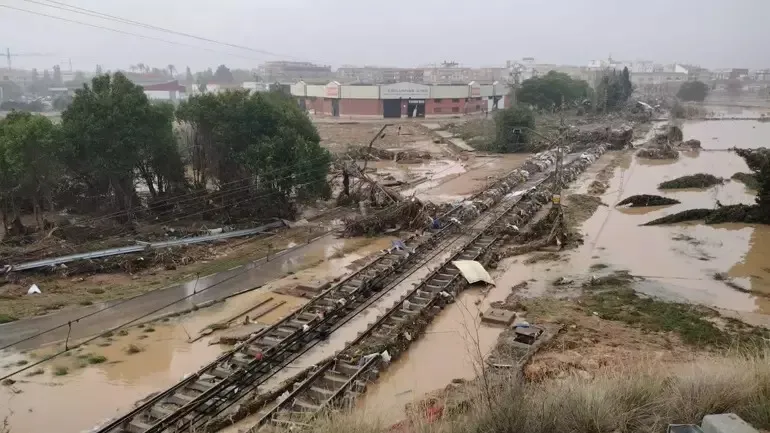 Şiddetli Sel Suları 2 Kişiyi Hayattan Kopardı!