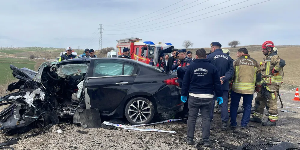 Korkunç kaza! İki otomobilin çarpışması sonucu 6 kişi öldü, 3 kişi yaralandı