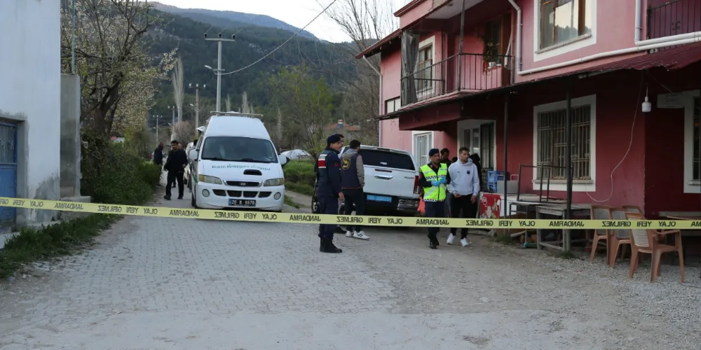 Miras yüzünden tartıştı, kardeşi ve yengesini tüfekle öldürdü