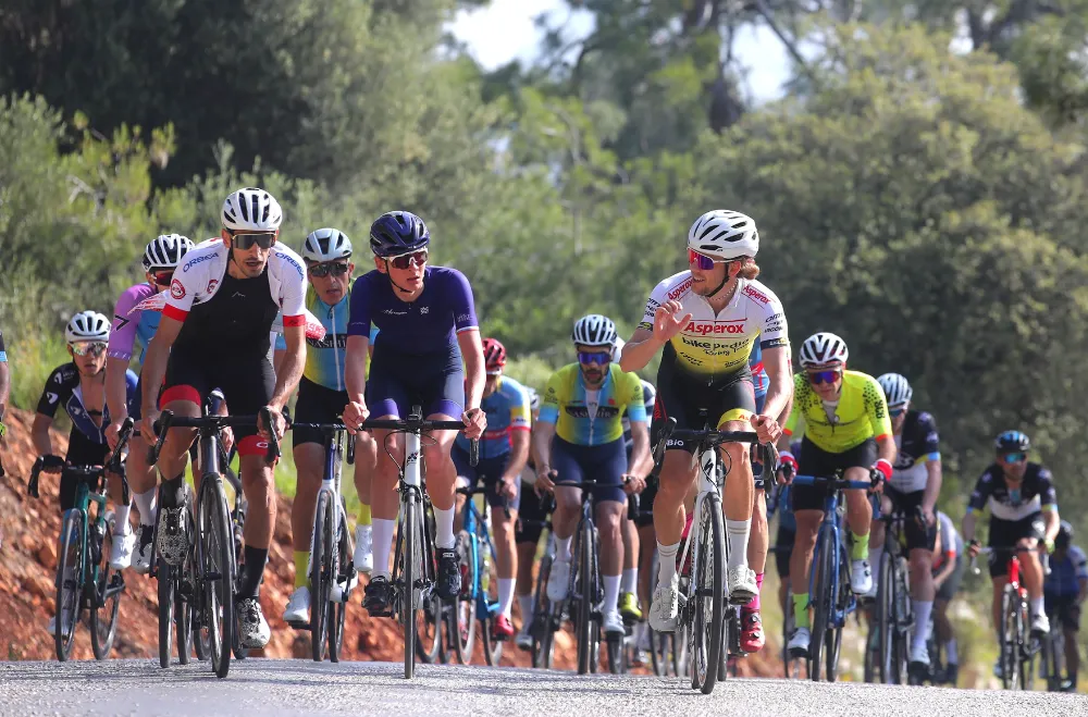 AKRA Gran Fondo’da pedallar dostluk için döndü