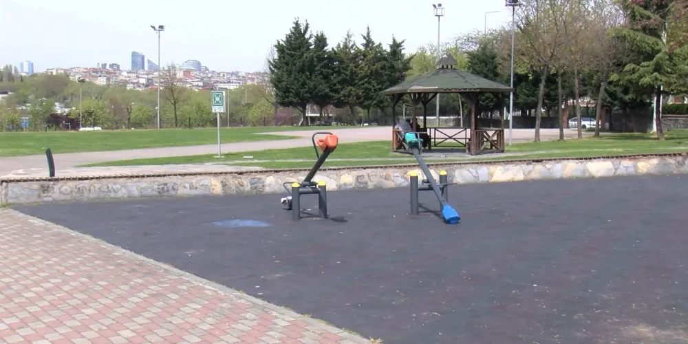 Parkta oturan gençlere kurşun yağdırdı! 1 kişi öldü