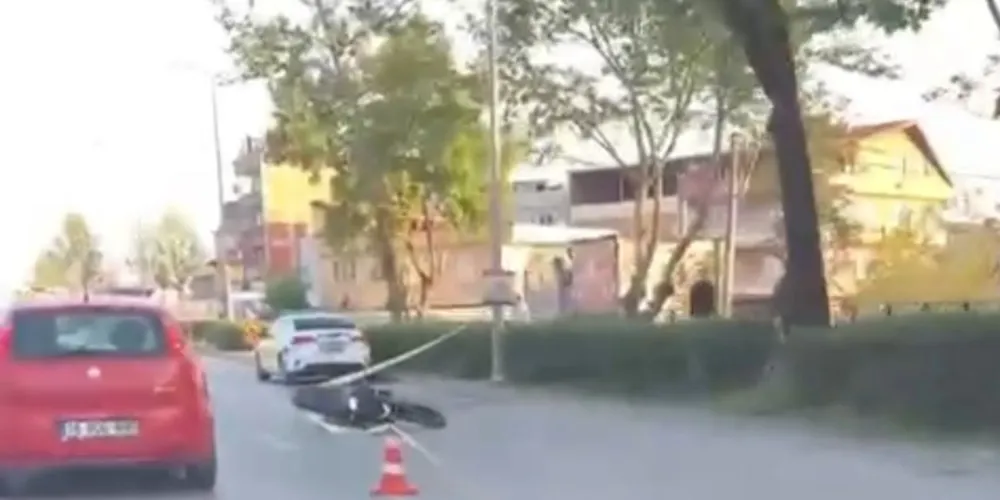 Aydınlatma direğine çarpan motosikletin sürücüsü öldü