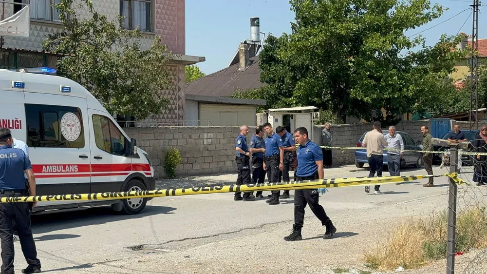 Yaşlı adam yol ortasında öldü