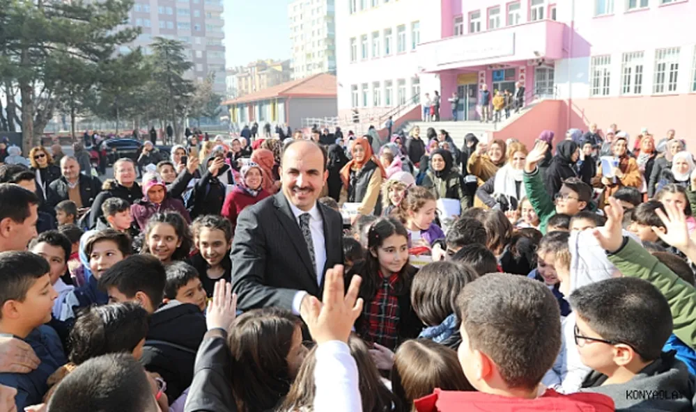 Başkan Altay öğrencilerle birlikte karne heyecanı yaşadı