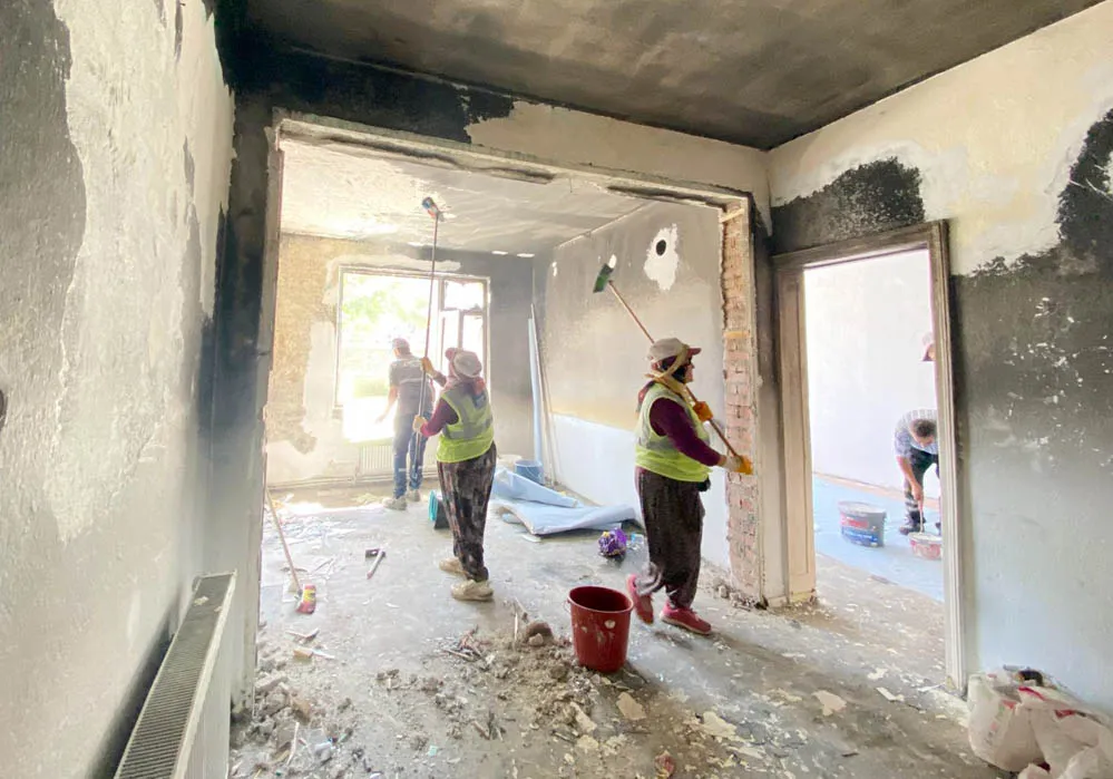 Evi yanan aileye devlet el uzattı